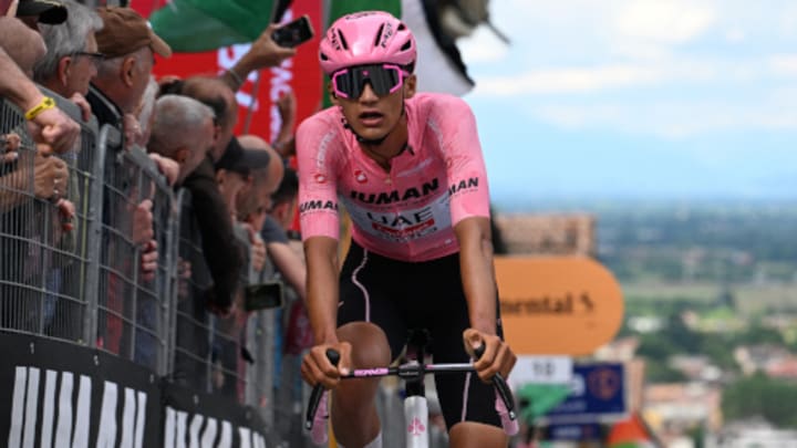 Isaac Del Toro, el mexicano se mantiene con líder inesperado del Giro de Italia. Era el Plan C de su equipo, hoy es el ciclista del momento en Europa.