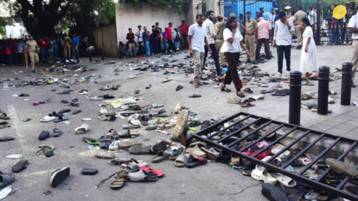 Un desastre resultaron los festejos en Bangalore, India, por el campeonato de cricket del equipo local. Hasta el momento se cuentan 11 personas muertas.