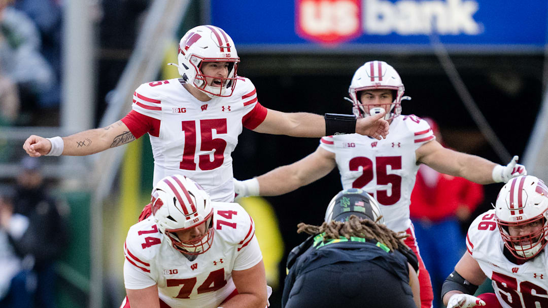 Hunter Simmons, Wisconsin Badgers, Oregon Ducks