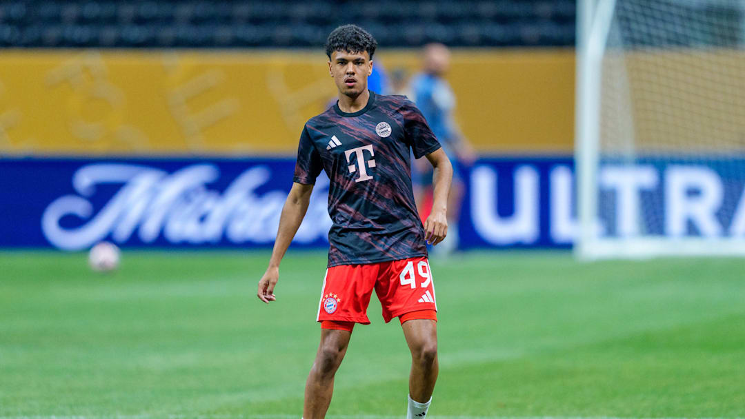 Adam Aznou left Bayern Munich to join Everton.