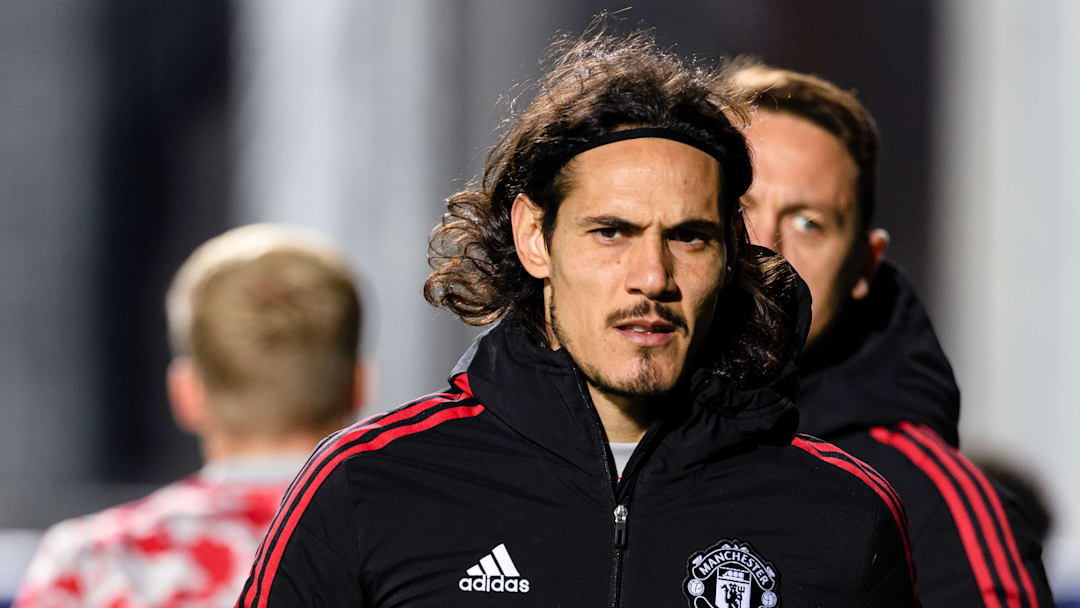 Edinson Cavani has been linked with a move to Barcelona Edinson Cavani has been linked with a move to Barcelona