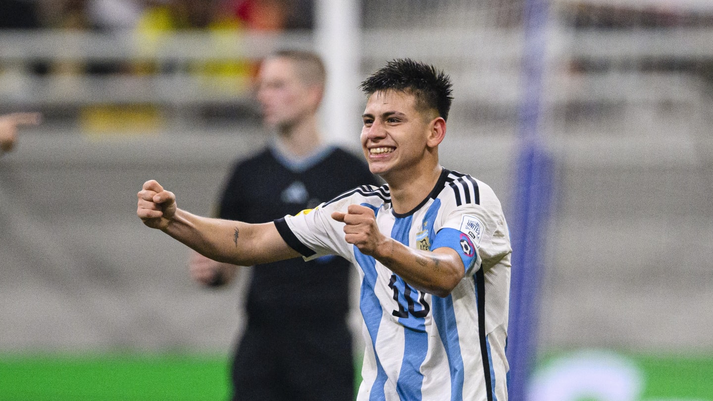 10 Argentine soccer players who could go to Europe in 2024 Echeverri