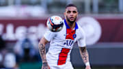 Poussé vers la sortie, Layvin Kurzawa pourrait rebondir à Fulham.