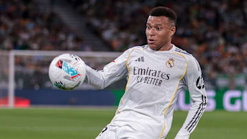 Kylian Mbappé et le Real Madrid affrontent le FC Barcelone dans le Clasico en Liga