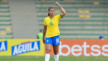 A camisa 16 marcou duas vezes e foi uma das melhores em campo