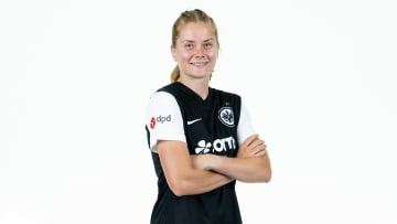 Aktuell ist Sjoeke Nüsken für Eintracht Frankfurt im Einsatz, in der nächsten Saison trägt sie blau