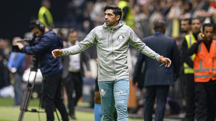 Abel Ferreira apostou em formação com três volantes