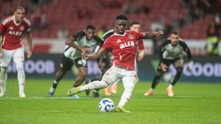 Atacante cumpriu suspensão no meio da semana Atacante cumpriu suspensão no meio da semana