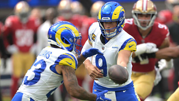 matthew-stafford-rams-handoff-kyren-williams
