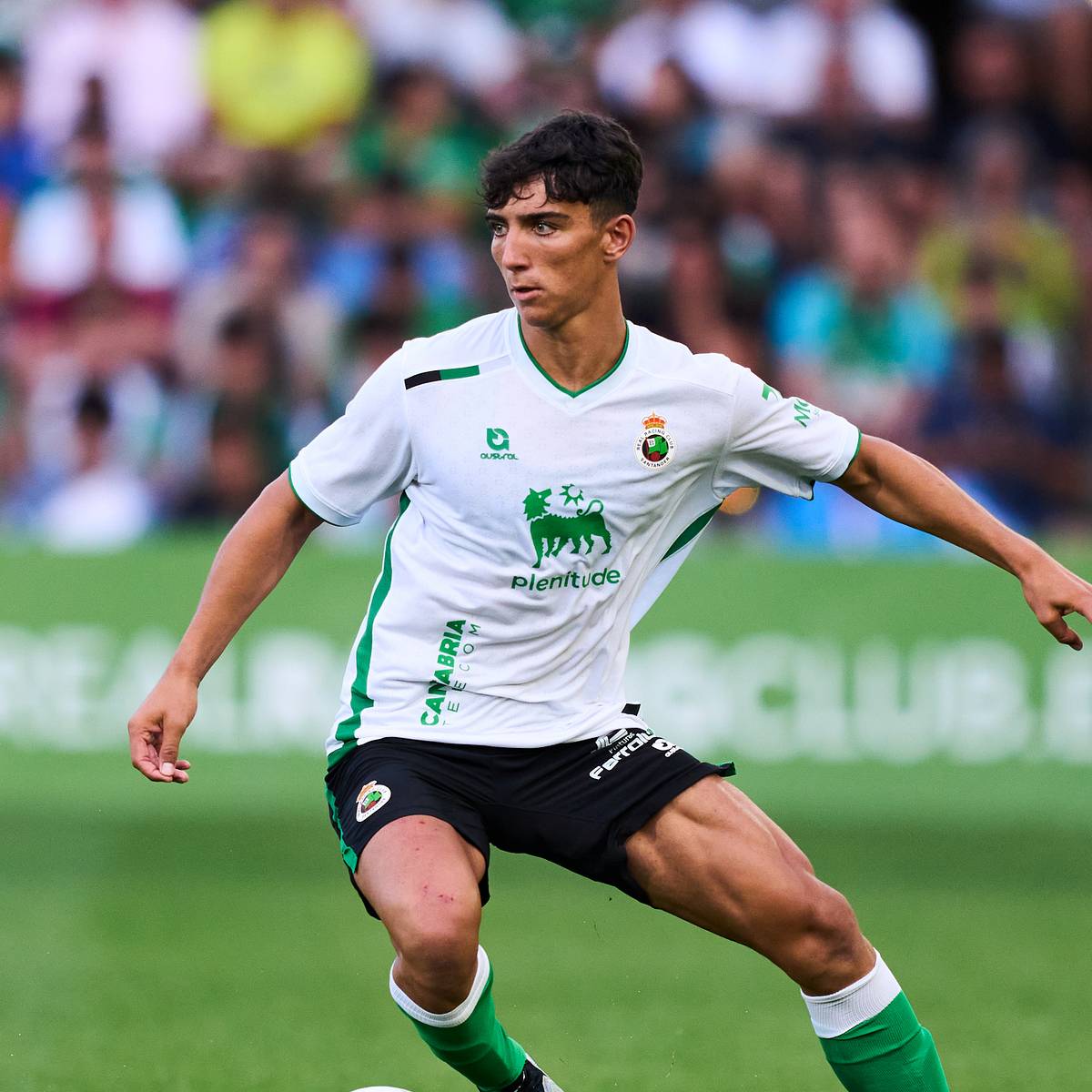 Sergio Martínez en acción con el Racing de Santander