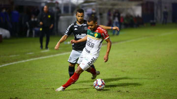 Vasco e Brusque medem forças na nona rodada da Série B do Campeonato Brasileiro