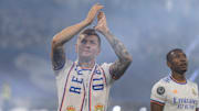 Toni Kroos célèbre la 14ème LDC du Real Madrid.