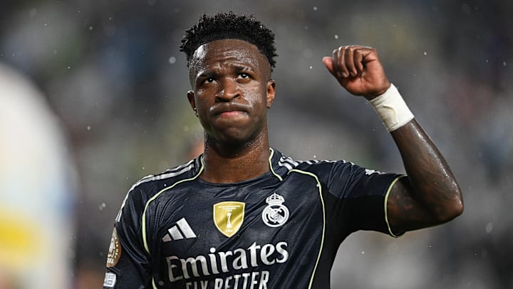 Vinicius Junior se rapproche d'une prolongation au Real Madrid. Vinicius Junior se rapproche d'une prolongation au Real Madrid.