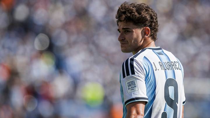 Julian Alvarez lässt nichts unversucht, um zum FC Barcelona wechseln zu können Julian Alvarez lässt nichts unversucht, um zum FC Barcelona wechseln zu können