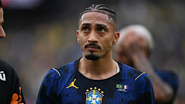 Raphinha sentiu e foi substituído no intervalo contra a França Raphinha sentiu e foi substituído no intervalo contra a França