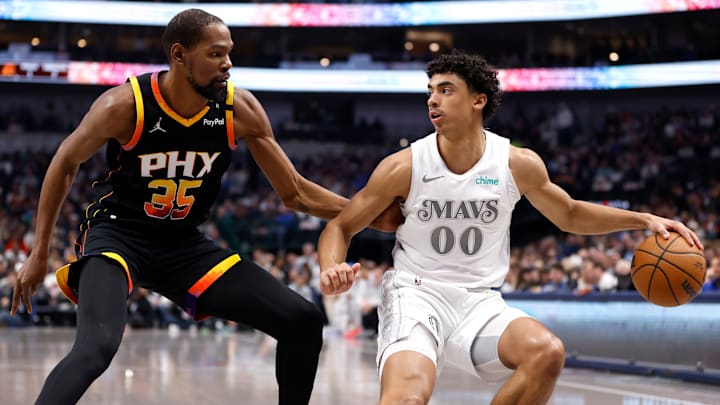 Max Christie, selección 35 del 2022 jugó con Lakers y después fue traspasado a Dallas; aqui enfrenta a Kevin Duran.