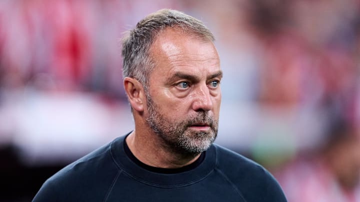 Hansi Flick pourrait voir l'un de ses cadres prolonger au FC Barcelone. Hansi Flick pourrait voir l'un de ses cadres prolonger au FC Barcelone.