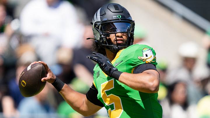 Oregon quarterback Dante Moore