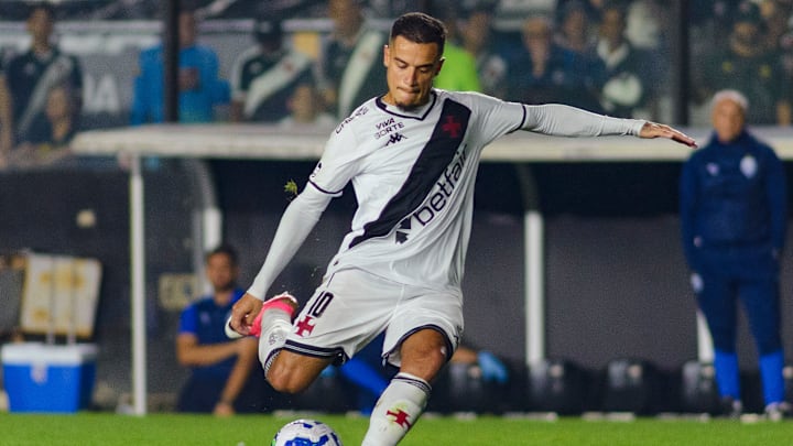 Philippe Coutinho retornará ao XI inicial do Vasco para o duelo contra a Chapecoense