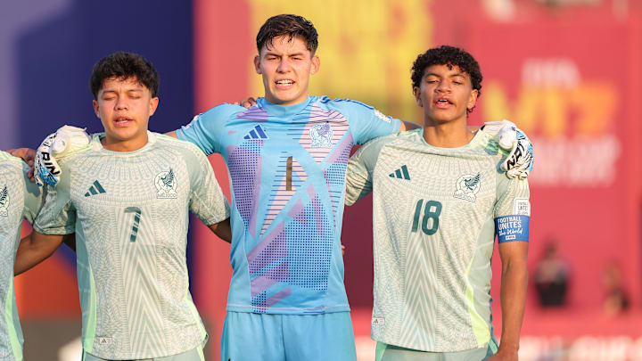 Santi López se convirtió en el héroe de México ante Argentina, paró un pena y anotó el definitivo.