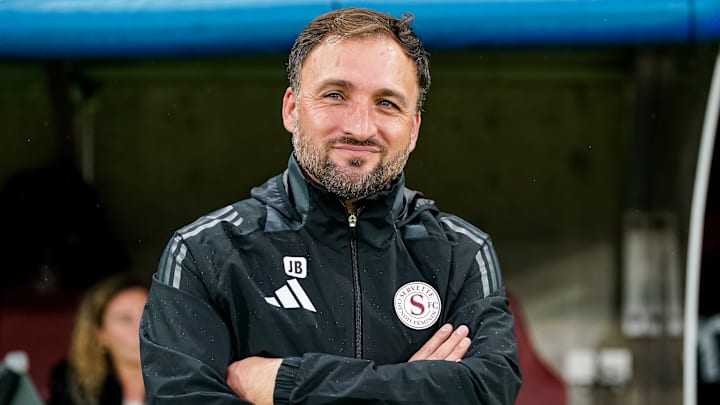 Jose Barcala steht ab der kommenden Saison an der Seitenlinie der Bayern-Frauen Jose Barcala steht ab der kommenden Saison an der Seitenlinie der Bayern-Frauen