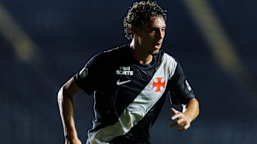 Nuno Moreira não tem vaga garantida no XI inicial do Vasco contra o Santos