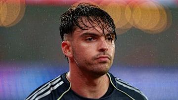 Raul Asencio serre les dents et continue de jouer malgré sa blessure