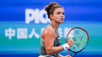 Jasmine Paolini defeated Iga Swiatek in straight sets.