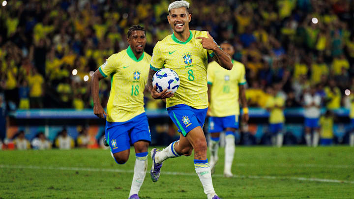 Bruno Guimarães foi destaque do Brasil no duelo contra o Chile