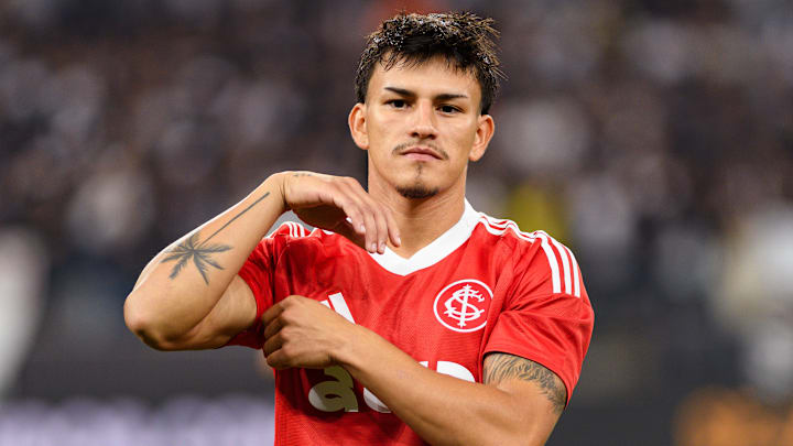 Lateral deixou jogo contra o Bahia mais cedo Lateral deixou jogo contra o Bahia mais cedo