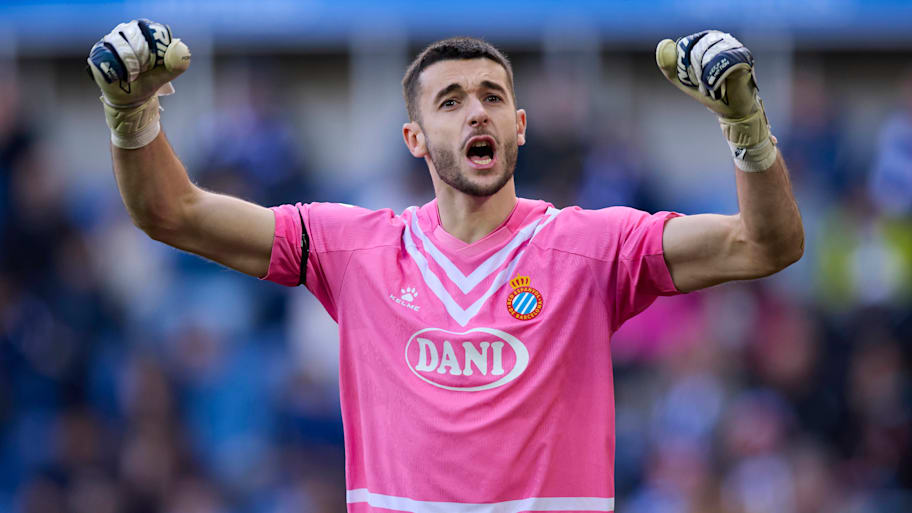 Barcelona is set to put faith in Joan García next season. | IMAGO/Ricardo Larreina Amador