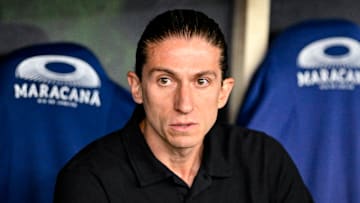 Flamengo, de Filipe Luis, segue líder mesmo sem jogar