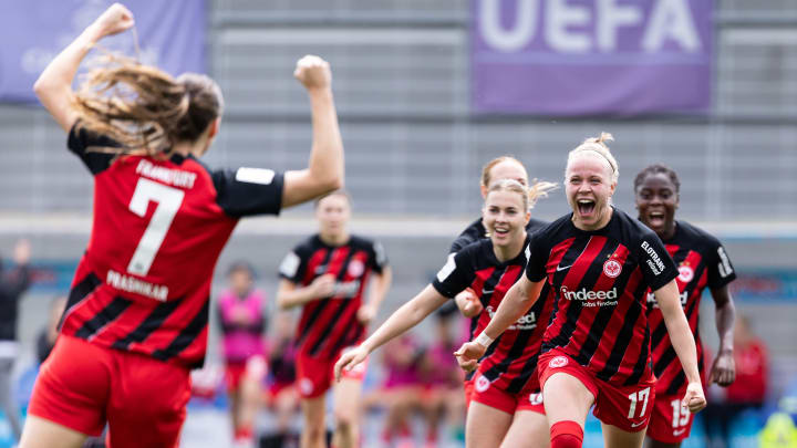 Lara Prašnikar (links) jubelt mit Pia-Sophie Wolter, Laura Freigang und Nicole Anyomi.