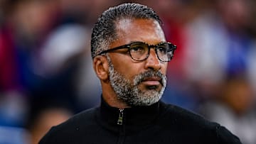 Habib Beye est en danger du côté du Stade Rennais. Habib Beye est en danger du côté du Stade Rennais.