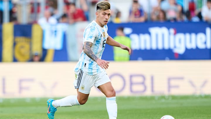 Lisandro Martinez không tập cùng Ajax