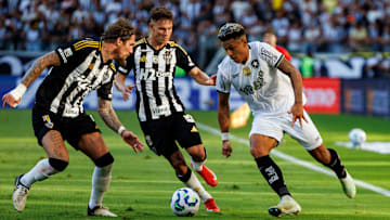 Duelo ocorre no estádio Nilton Santos