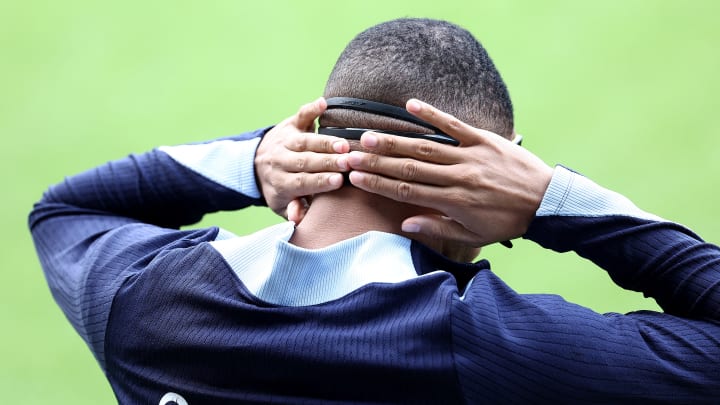 Depuis sa fracture du nez, Kylian Mbappé est obligé de porter un masque de protection lors des entraînements des Bleus 
