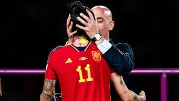 Luis Rubiales küsste Jennifer Hermoso ungefragt auf den Mund.