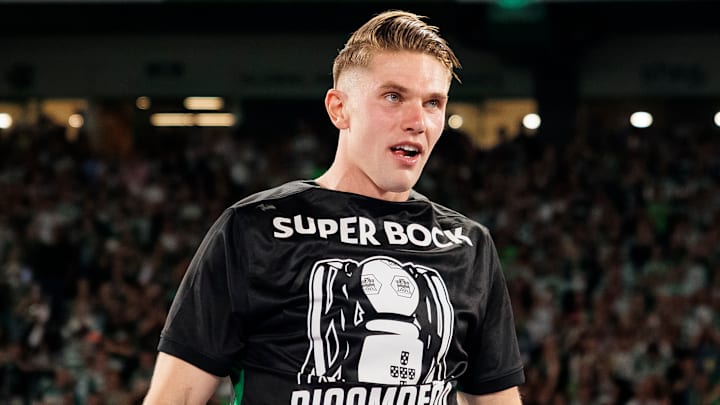 Viktor Gyökeres est l'attaquant du Sporting CP. Viktor Gyökeres est l'attaquant du Sporting CP.