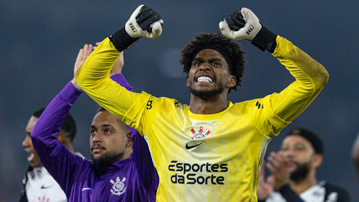Hugo Souza se notabilizou como pegador de pênaltis Hugo Souza se notabilizou como pegador de pênaltis