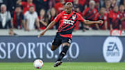 Fernandinho não tem presença certa no Athletico em 2025