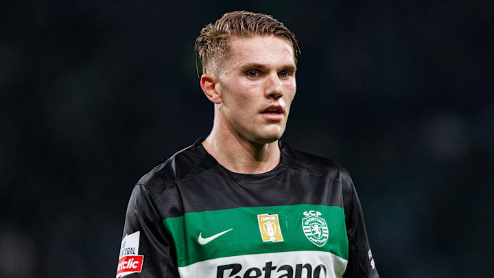Viktor Gyökeres est parti au clash avec le Sporting CP. Viktor Gyökeres est parti au clash avec le Sporting CP.