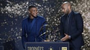 Mbappé contó en la gala del fútbol francés que explicaría su decisión pronto
