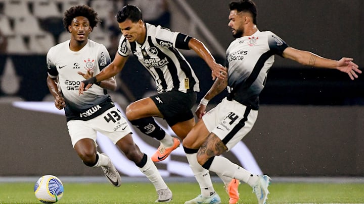 Botafogo x Corinthians se enfrentam pelo Brasileirão 2025