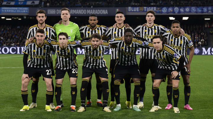 Juventus squad posing for a team photo