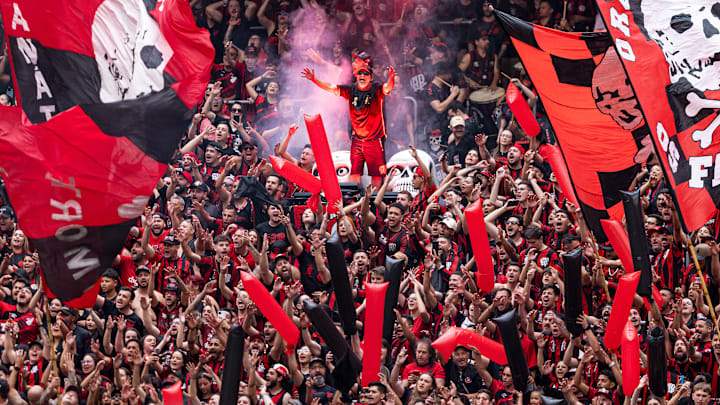 Athletico-PR está no G-4 neste momento Athletico-PR está no G-4 neste momento