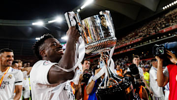 Vinícius Jr. celebrando con el Real Madrid tras ganar la Copa del Rey 2023
