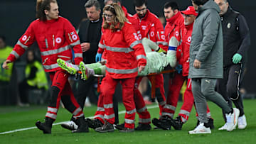 Mike Maignan est sorti sur civière face à l'Udinese.