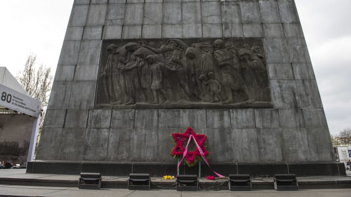 The reverse of the Monument to the Ghetto Heroes...