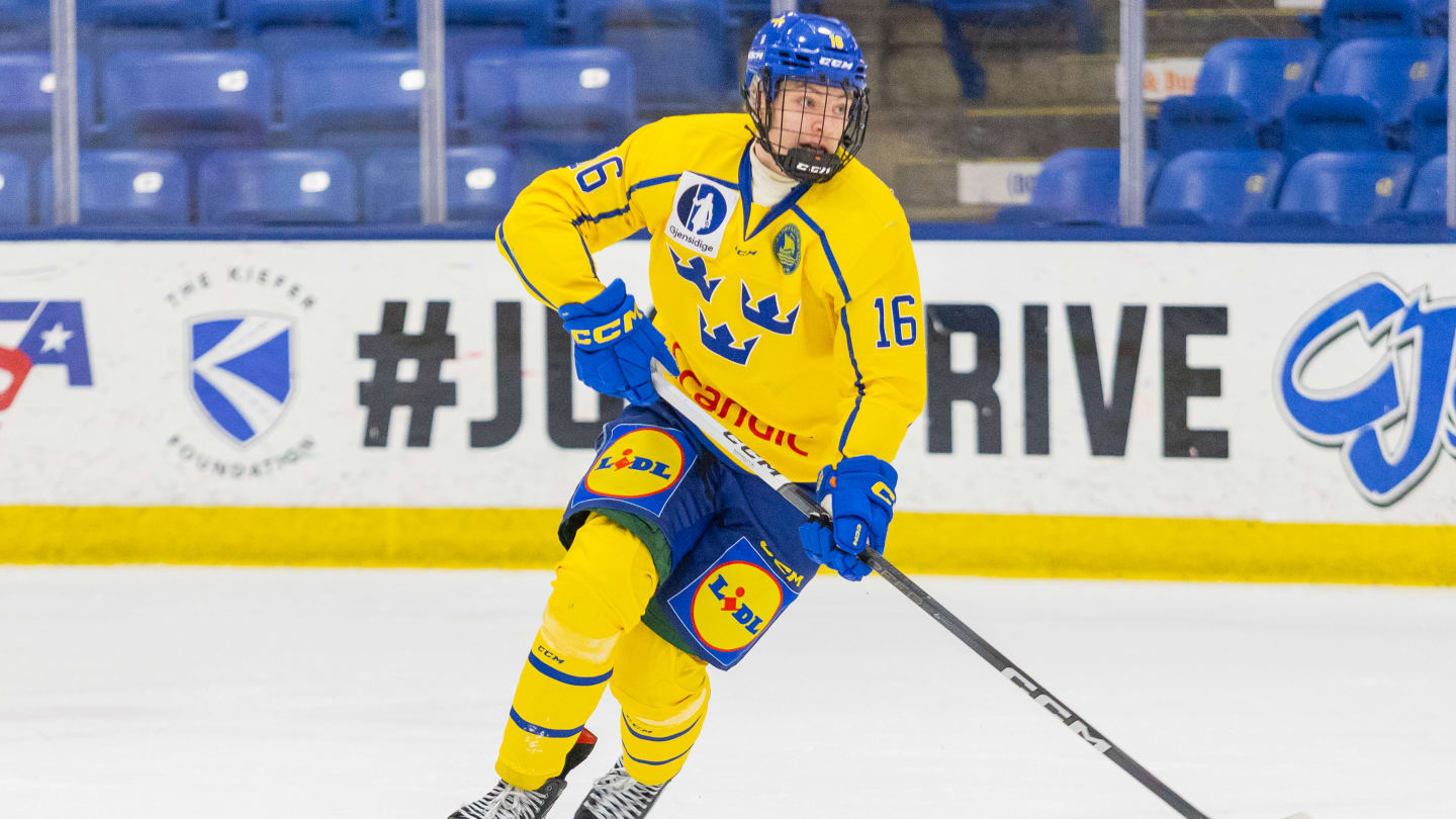 Flyers Draft Jack Berglund for Strong Two-Way Performance and Center Depth Focus